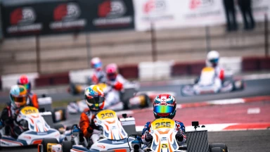 Simons (ESP) & Rajpold (POL) gewinnen Senior-Saisonauftakt der Karting Talente