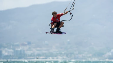 16-jähriger Finn Flügel (GER) gewinnt Auftakt der Freestyle Kite Saison